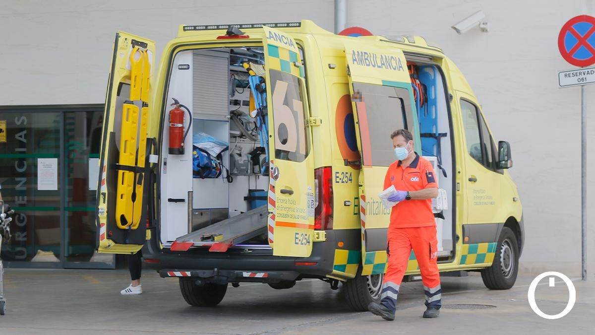 Una ambulancia del 061 en Urgencias