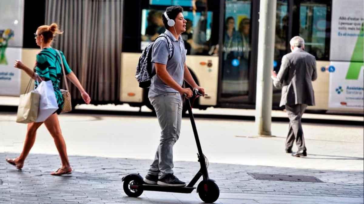 Más control de patinetes eléctricos en Logroño: casi 1.200 sanciones este año, la mayoría por circular con un pasajero y por la acera