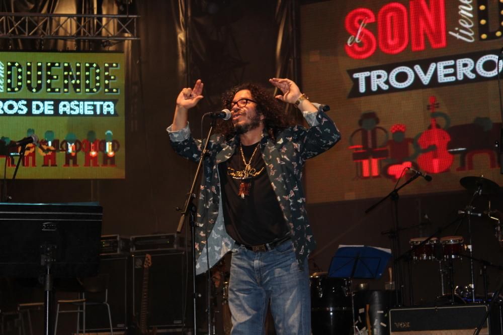 Raimundo Amador en el escenario de Las Lustrales. Foto: JOSÉ AYUT.