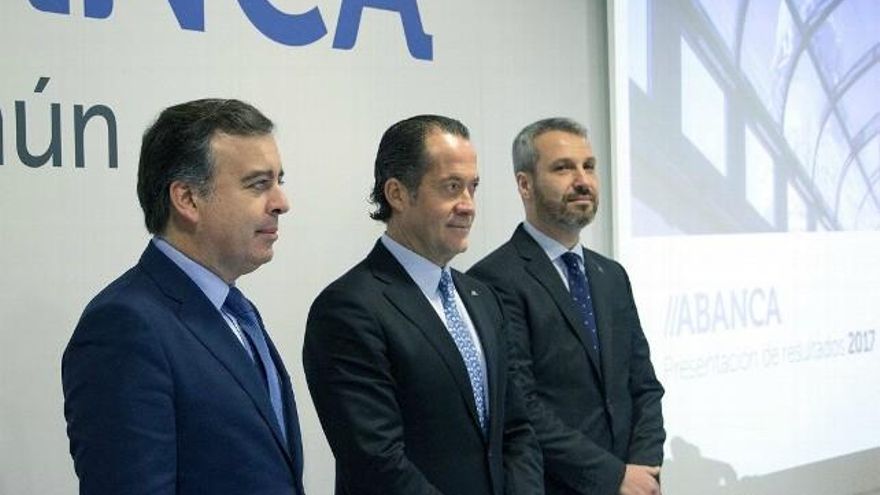 Presentación de resultados de Abanca en 2018, el presidente Juan Carlos Escotet en el centro.