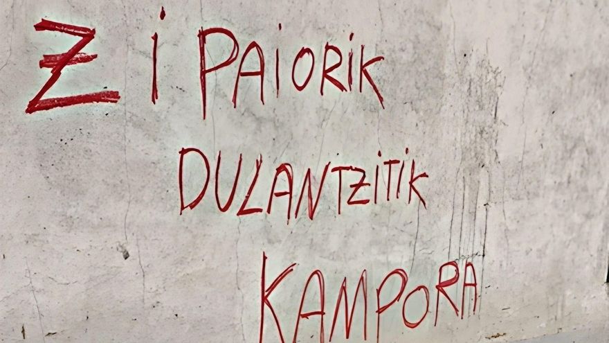 Pintadas contra la Ertzaintza en Alegría-Dulantzi en las que se les llama "zipaios" y se les insta a abandonar la localidad alavesa