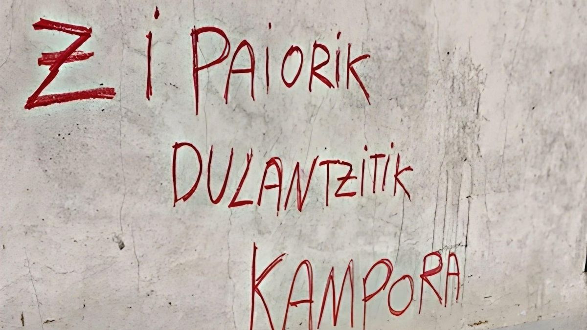 Pintadas contra la Ertzaintza en Alegría-Dulantzi en las que se les llama "zipaios" y se les insta a abandonar la localidad alavesa