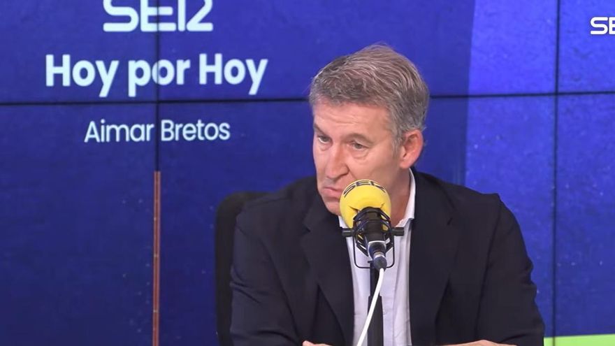 Alberto Núñez Feijóo en una entrevista en la Cadena Ser