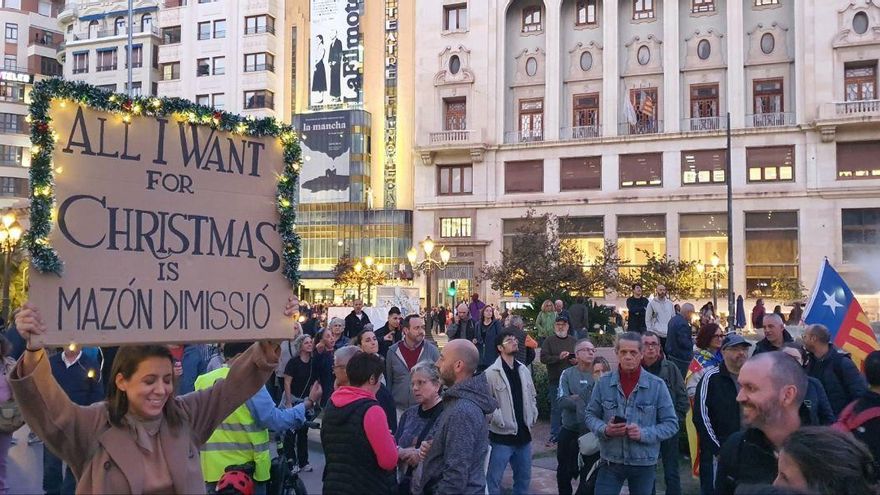 photo 5934001639235111291 y