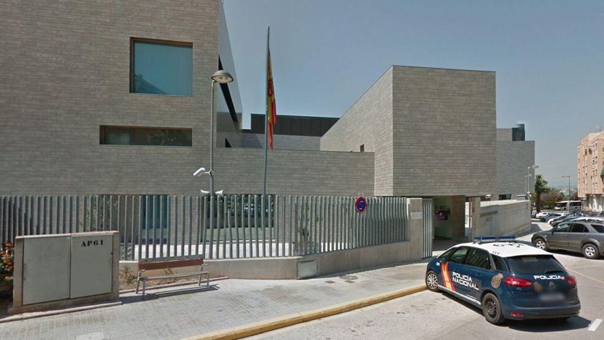 La Policía niega que intimidara o humillara a tres mujeres migrantes que acudieron a la comisaría de Paterna a hacerle el DNI a sus bebés