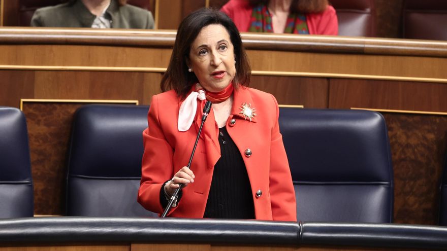 La ministra de Defensa, Margarita Robles, interviene durante una sesión de control al Gobierno, en el Congreso de los Diputados.