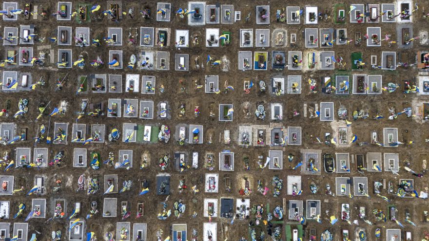 Ucrania entra en su tercer año de guerra con miedo al olvido y dificultades en su lucha contra la invasión rusa