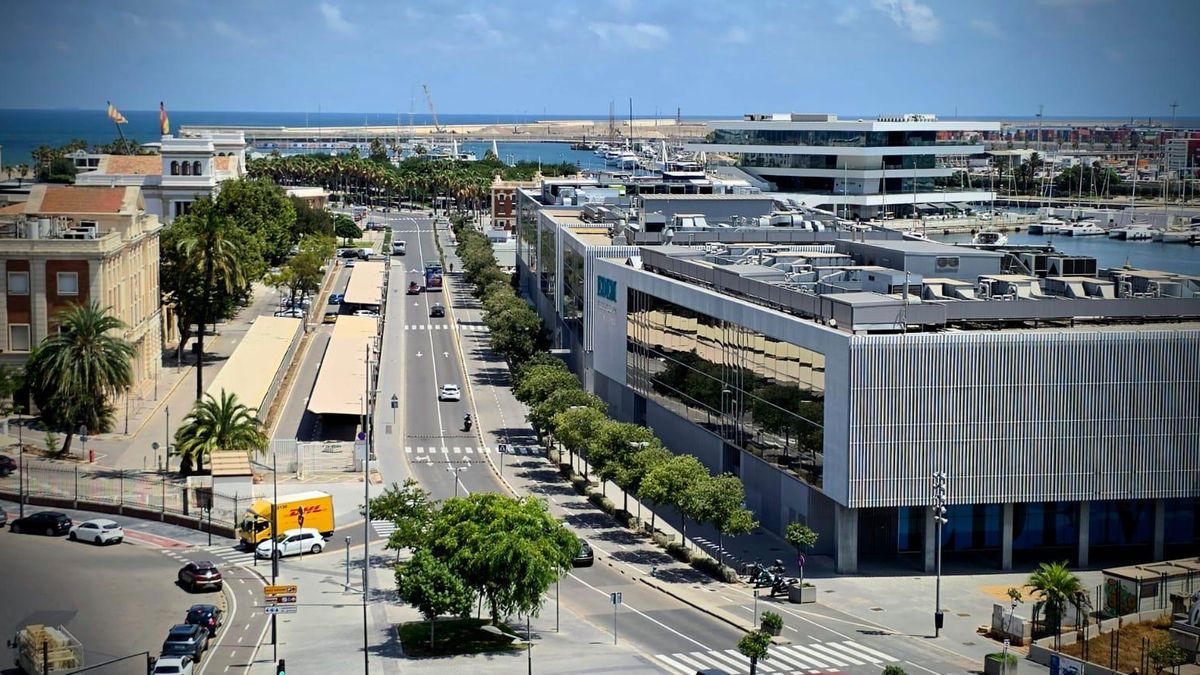 Els veïns del Marítim, contra la privatització del barri: tanques, explotació comercial i il·luminació apagada