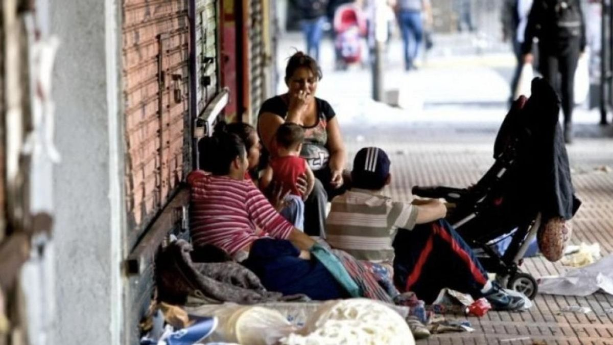 Casi 4 de cada 10 niños y adolescentes no pueden acceder a ropa y calzado por falta de dinero