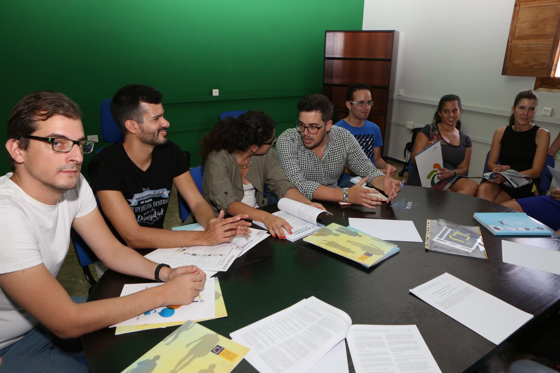 Primera reunión del Consejo de la Juventud en su sede