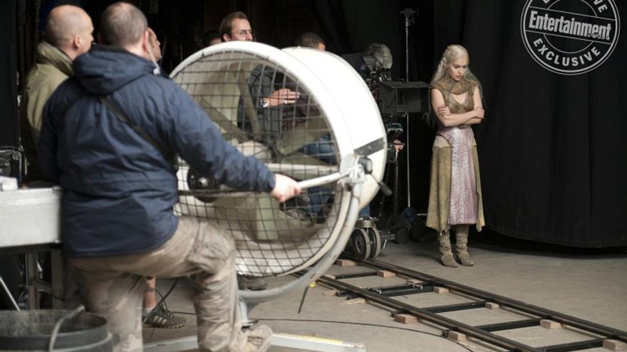 Emilia Clarke, antes de rodar una escena de la temporada 4