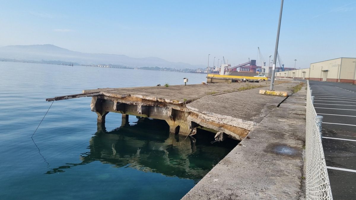 Desplome de parte de los muelles de Maliaño.
