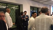 José Manuel Soria charla con otros empresarios durante el foro organizado con motivo de la presencia de Pedro Sánchez a Cuba