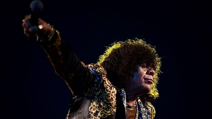 La Mona Jiménez y su cuarteto cordobés hicieron vibrar al Obelisco porteño