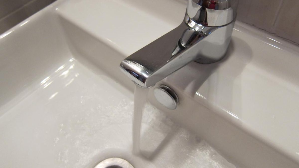 IU insta a la Diputación a asesorar a los municipios para garantizar un mínimo vital de agua potable