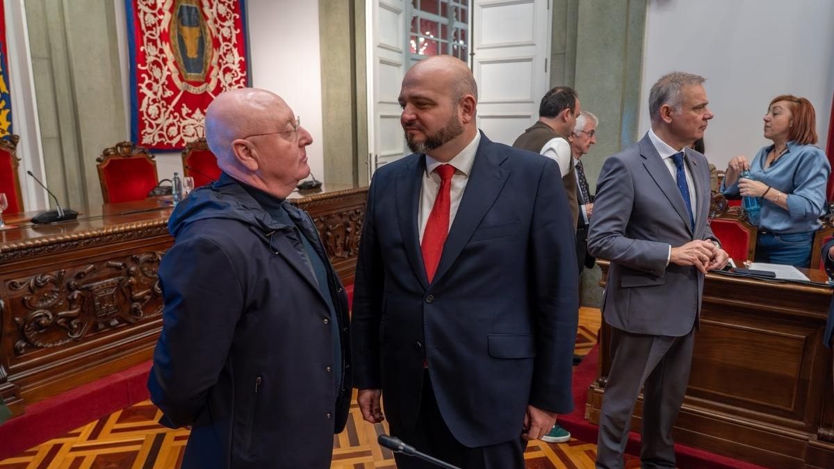 Diego Salinas, concejal no adscrito y antiguo vicealcalde de Cartagena, y Manolo Torres, portavoz del PSOE en el Ayuntamiento de este mismo municipio