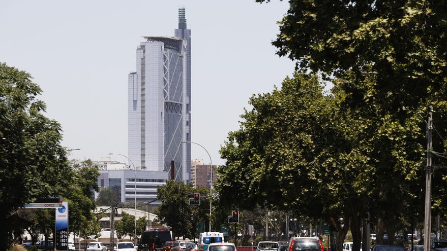 Telefónica vende su filial en Chile por 1.030 millones de euros fijos y 126 en variables