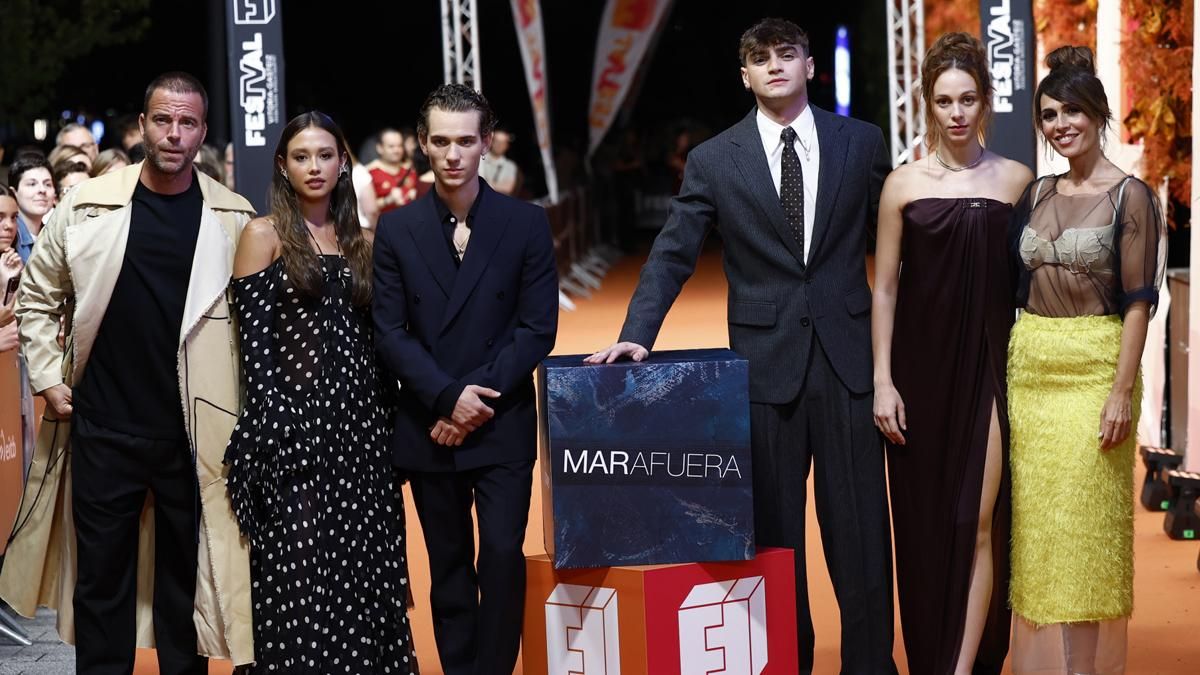 El reparto de 'Mar afuera', en la alfombra naranja del FesTVal 2025