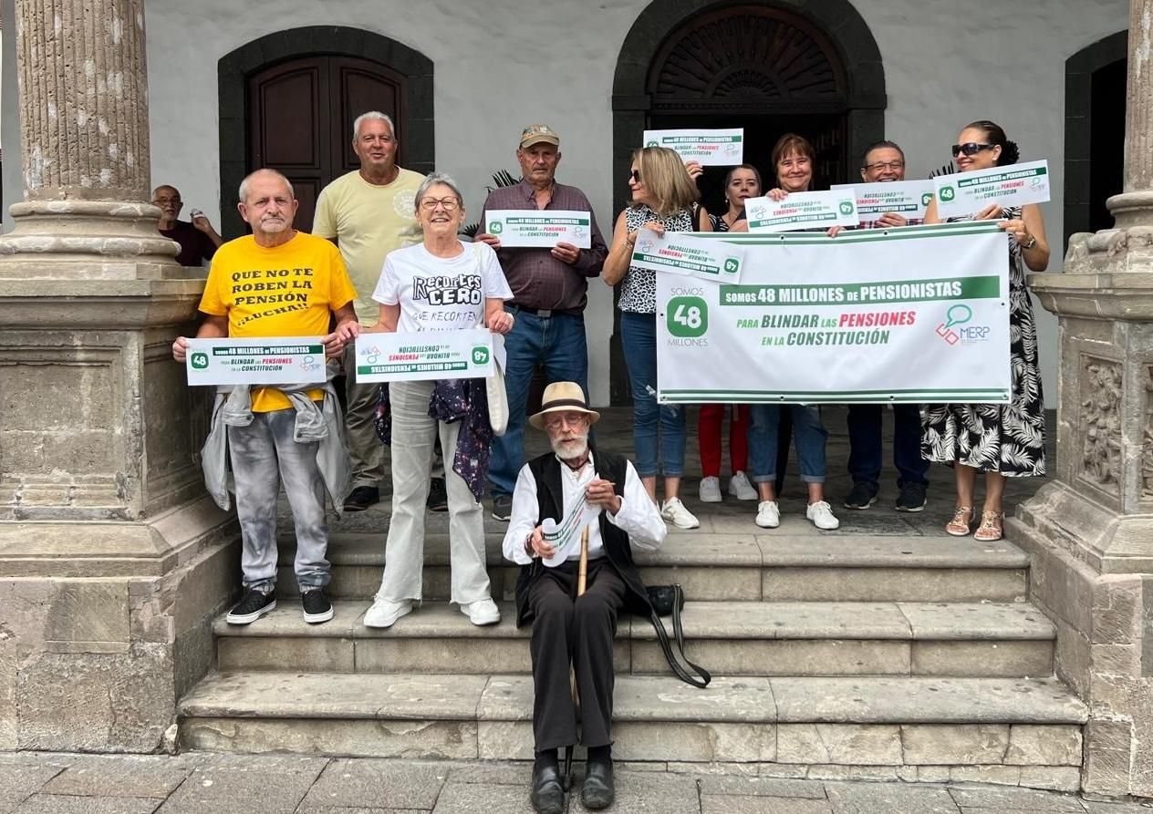 Concentración en Santa Cruz de La Palma para "blindar" las pensiones en las Constituciones.