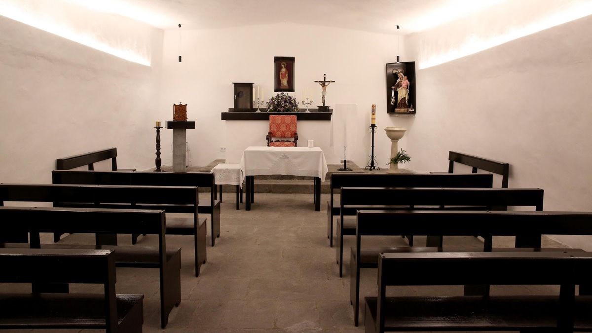Interior de la ermita de Santa Águeda, ya restaurada.