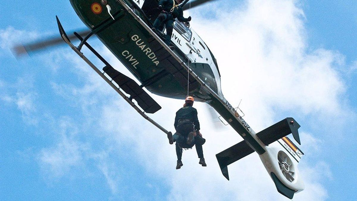 Foto archivo de un helicóptero de rescate de la Guardia Civil