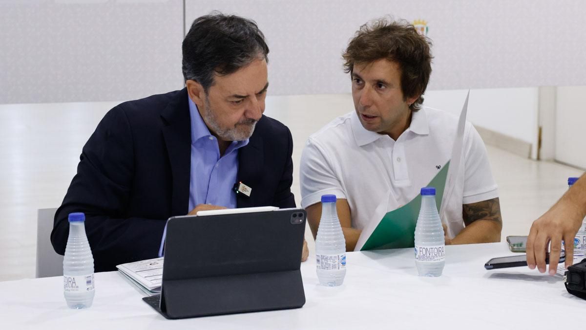 Monterrubio y Juanito hacen balance del mercado de fichajes en un desayuno informativo