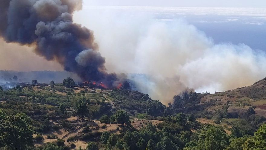 El incendio de Garafía evoluciona favorablemente aunque hay un "punto conflictivo" en Llano Negro
