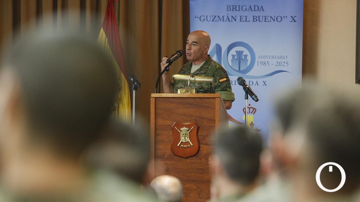 La ministra de Defensa, Margarita Robles, entrega las condecoraciones por la operación Libre Hidalgo y por las acciones realizadas en la DANA