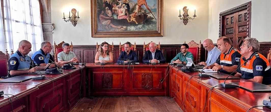 Reunión sobre la seguridad en la Bajada de la Virgen de 2025.