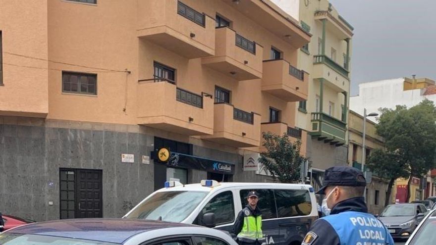 La Policía rescata a una mujer en Tenerife que llevaba retenida más de un mes por un hombre que la maltrataba