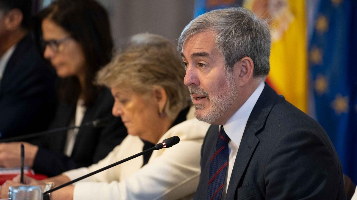 El presidente de Canarias, Fernando Clavijo, junto a la comisaria europea de Cohesión y Reformas, Elisa Ferreira, en la Conferencia de Presidentes de las RUP
