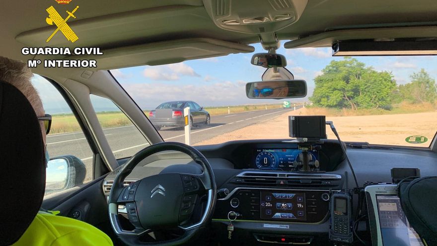 Investigan a un conductor por circular a 183 kilómetros por hora en una vía de 90 en Albacete