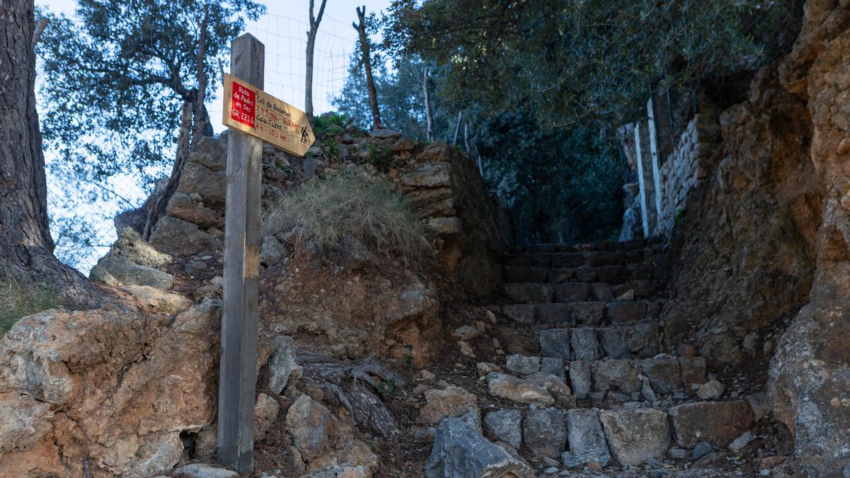 La familia del 'banquero de Franco' cierra un camino público y la multa es pagada mes a mes por los ciudadanos