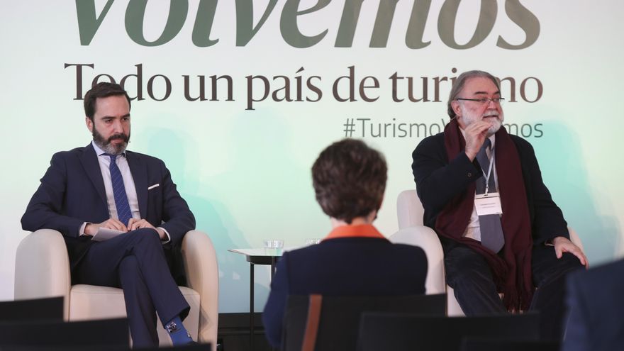 Javier Hurtado, consejero de Turismo, Comercio y Consumo de Euskadi y Fernando Gallardo, analista del sector hotelero