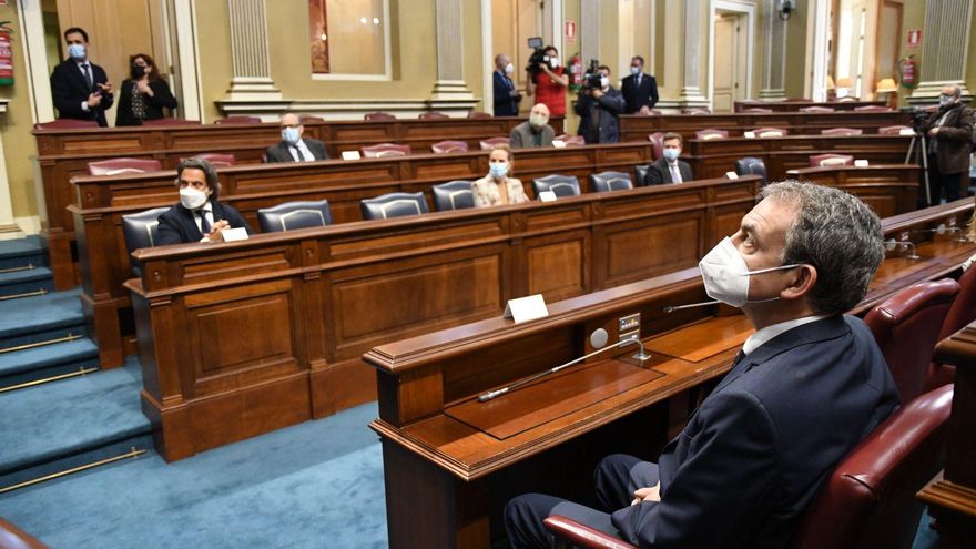 El expresidente José Luis Rodríguez Zapatero visita por primera vez el Parlamento de Canarias