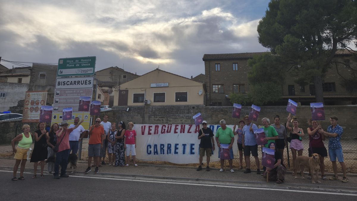 Otro momento de la protesta en Biscarrués de los 'martes negros' celebrada esta semana.