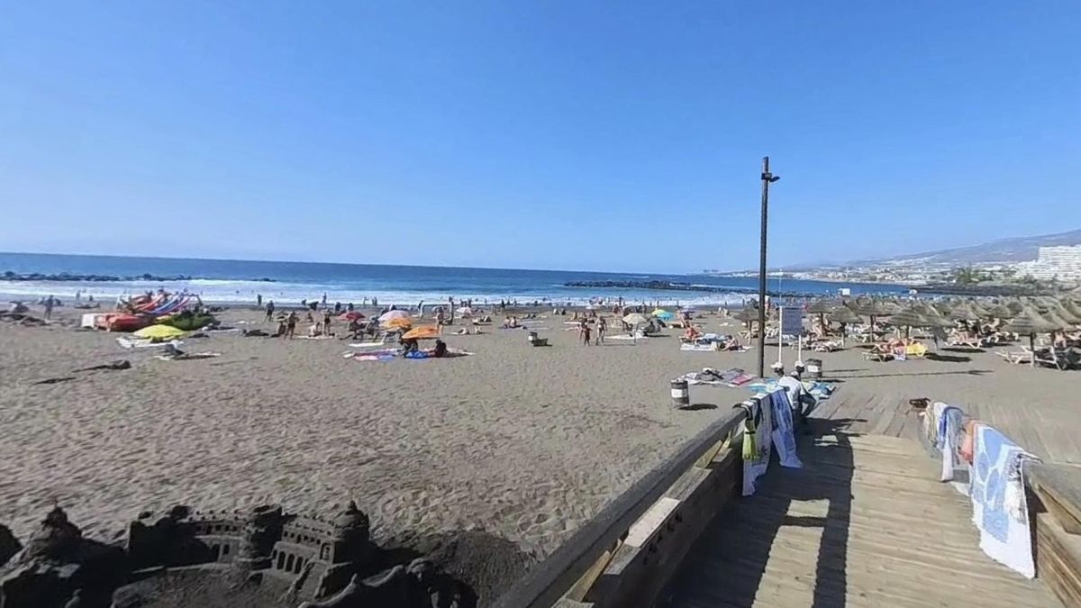 Dos heridos de diversa consideración al caer desde un muro en la playa de Troya