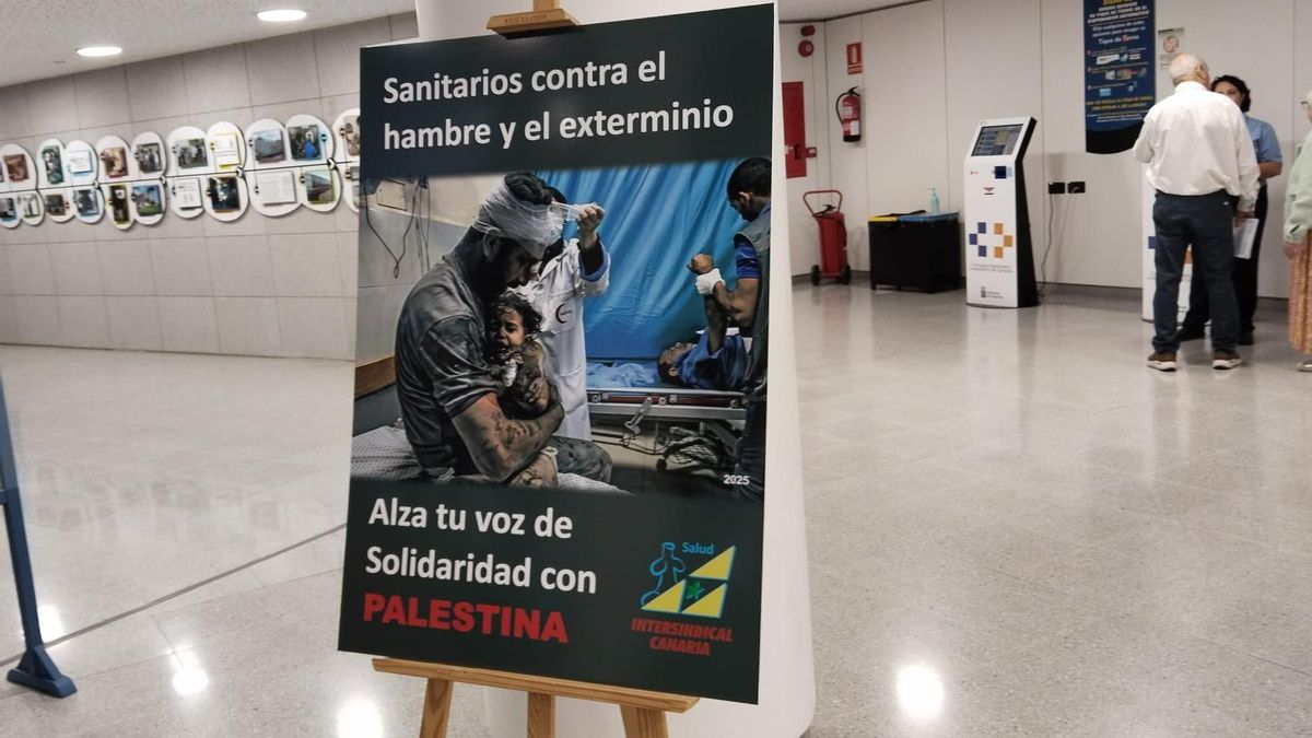 Uno de los carteles que ha sido retirado de un centro hospitalario público canario.