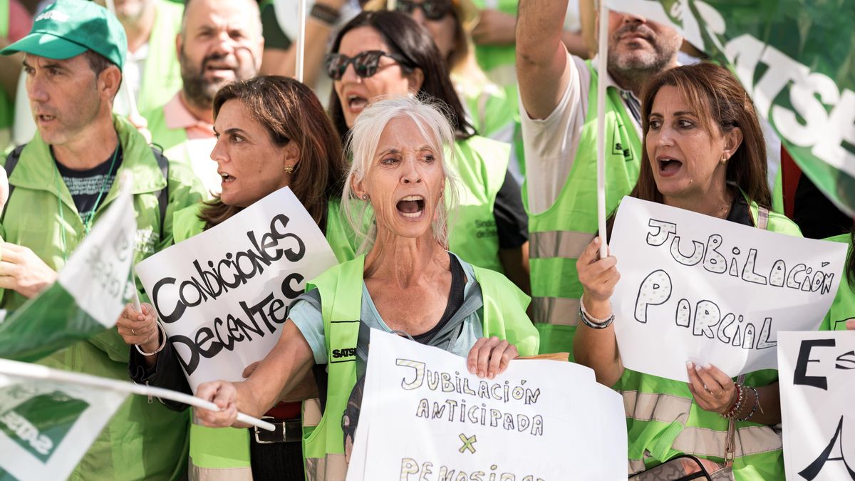 Personal sanitario en una protesta frente al Ministerio de Sanidad.