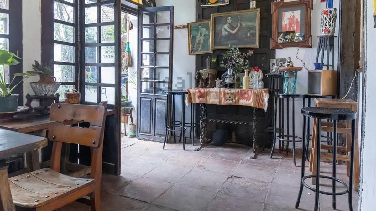 Una de las estancias de la peña flamenca Julio Romero de Torres.