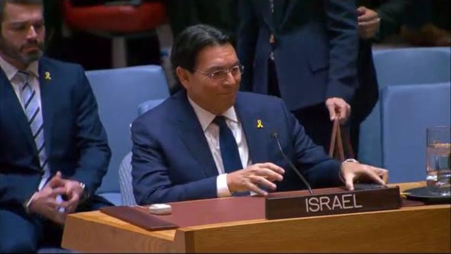 El embajador de Israel en la ONU, esta semana, como invitado especial en la votación de la resolución, quien mostró gestos de satisfacción