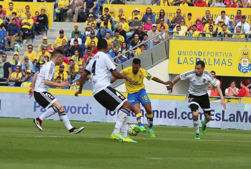 Partido entre la UD Las Palmas y el Valencia CF en el Estadio de Gran Canaria. (Alejandro Ramos).