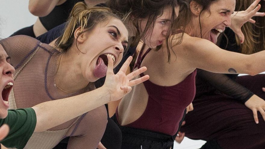 Mucha Muchacha interpreta una haka feminista