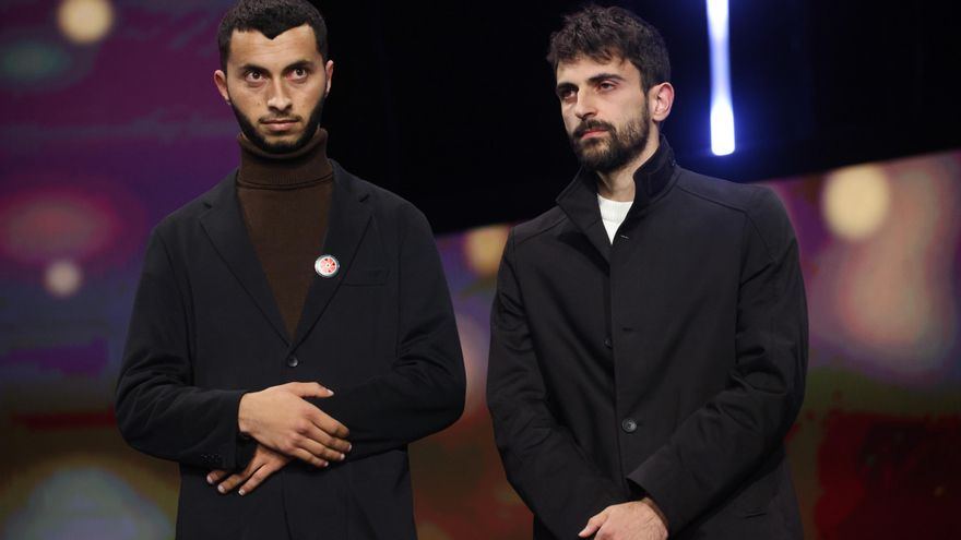 El documentalista israelí vencedor en la Berlinale denuncia que “una turba de derechas” amenaza a su familia