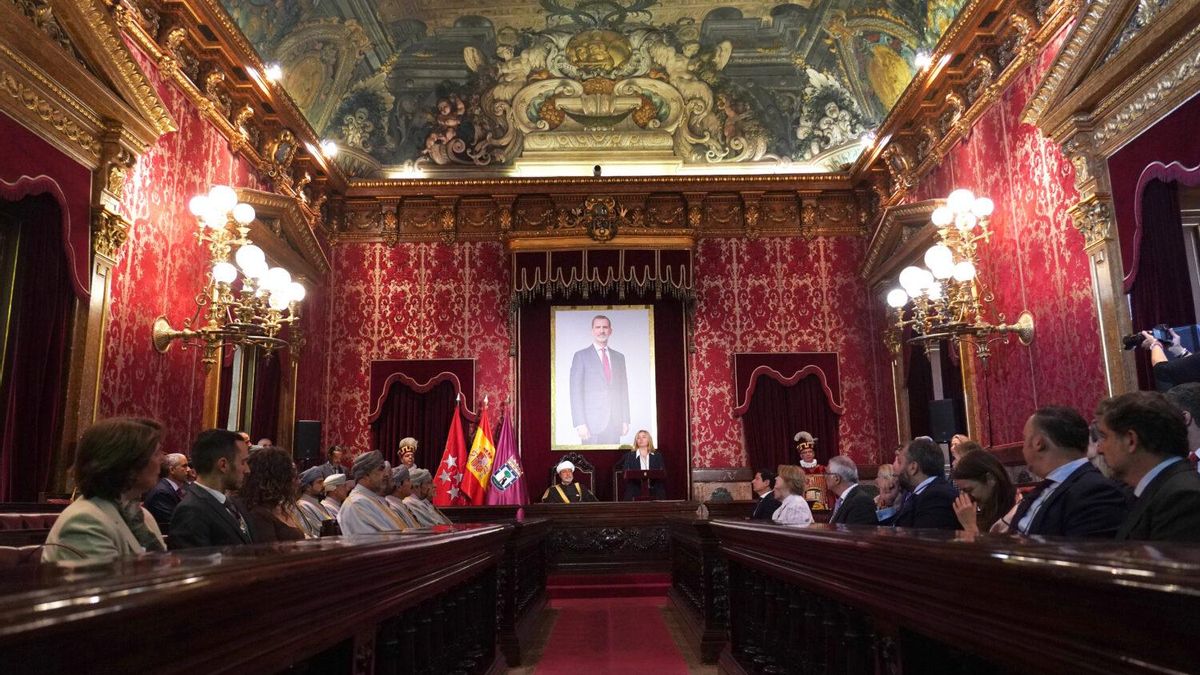 Parte de la corporación municipal en el acto dedicado al sultán de Omán