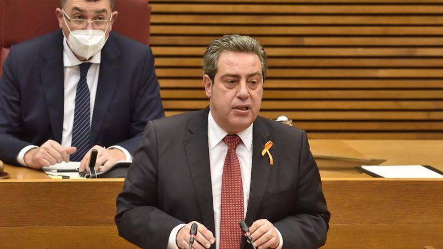 El líder valenciano de Vox sustituye a su hija, ahora diputada, por un socio como asesor del grupo en el Ayuntamiento de Paterna