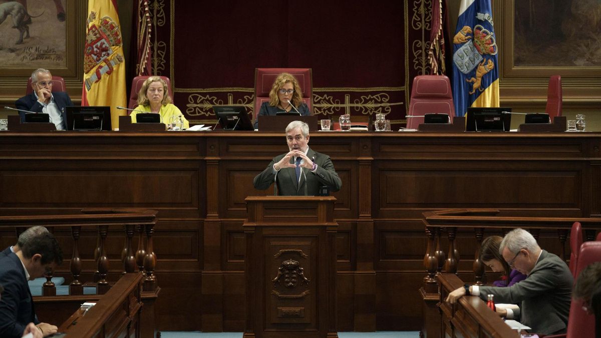 Clavijo, en el pleno del Parlamento de este martes.