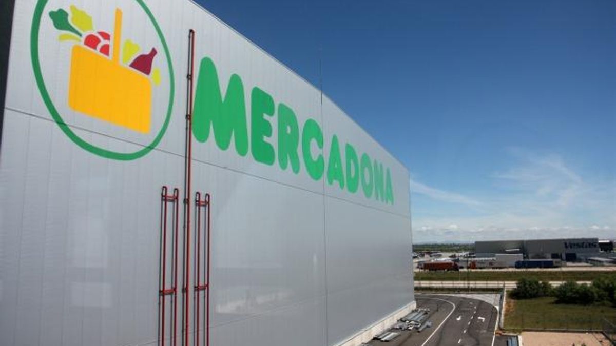 Convocan huelga indefinida en la empresa encargada del transporte de mercancías de Mercadona