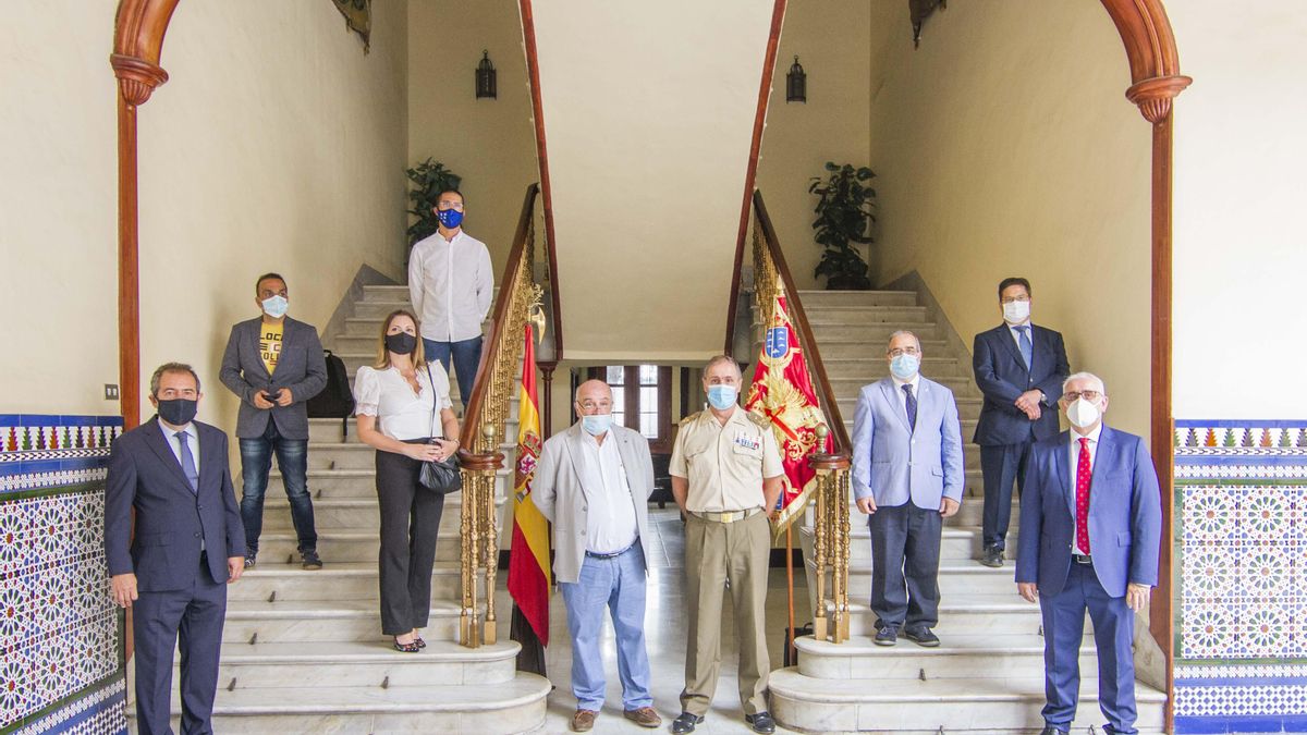 Imagen del encuentro del Mando de Canarias con directivos de medios de comunicación para exponerles los detalles de la Operación Balmis