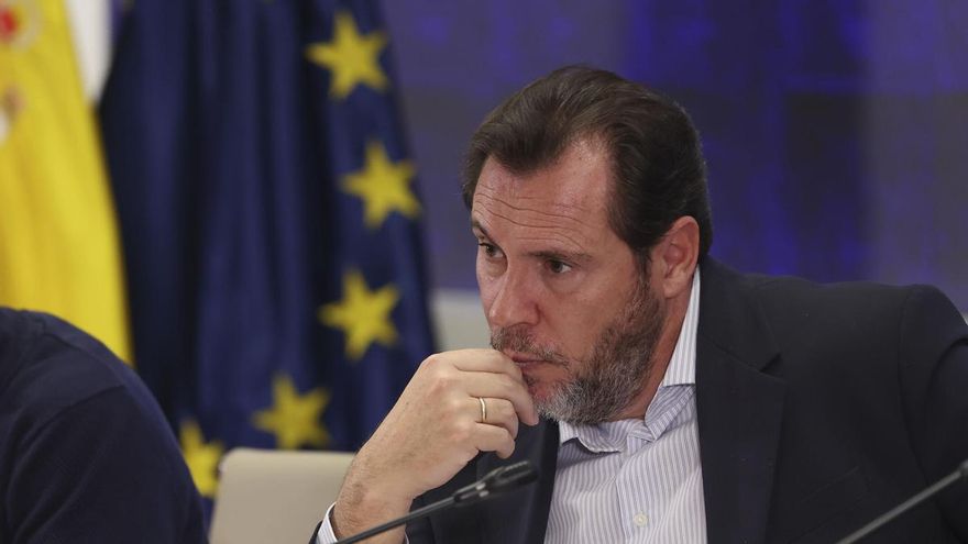 El ministro de Transportes y Movilidad Sostenible, Óscar Puente, durante la rueda de prensa ofrecida este miércoles en Madrid.